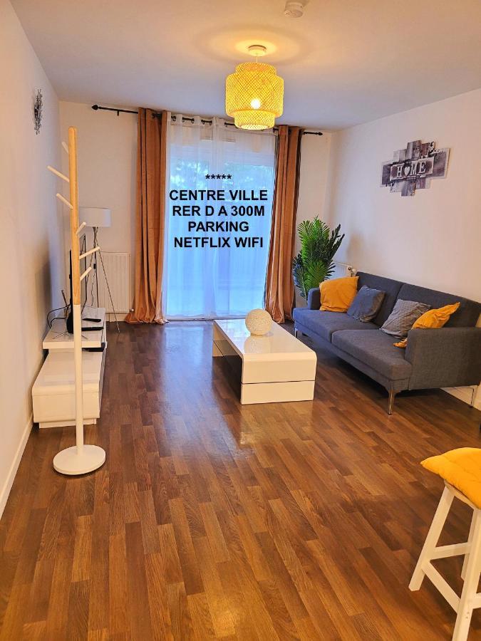 III Appart 2 Pieces, Neuf 200 M De Gare Parking Netflix Evry Courcouronnes Kültér fotó
